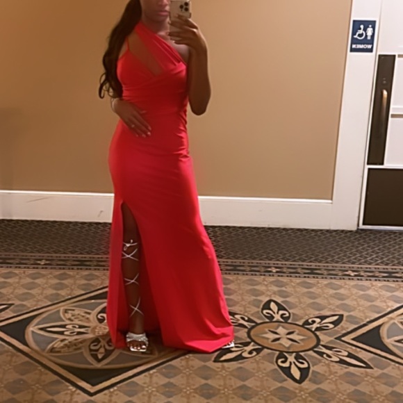 This is a red fashion nova dress, very nice and elegant. Only worn once. - Picture 3 of 3